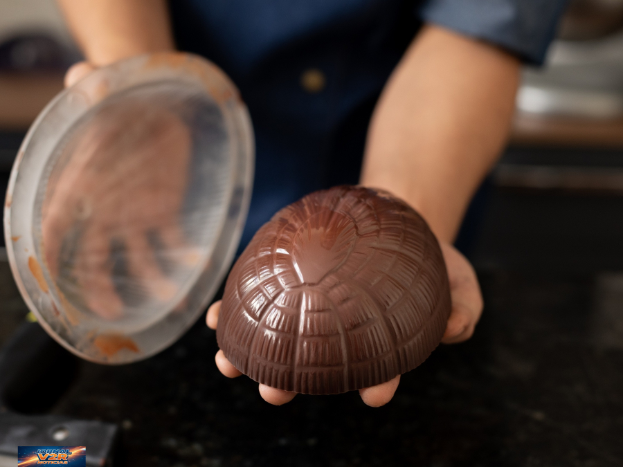 GUERRA DOS OVOS DE PÁSCOA AGITA REDAÇÃO DO V2R E VIRA PIADA INTERNA