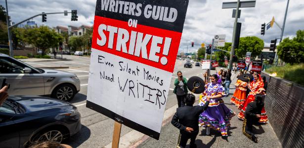 Sindicato dos roteiristas e estúdios de Hollywood chegam a acordo provisório de quatro anos