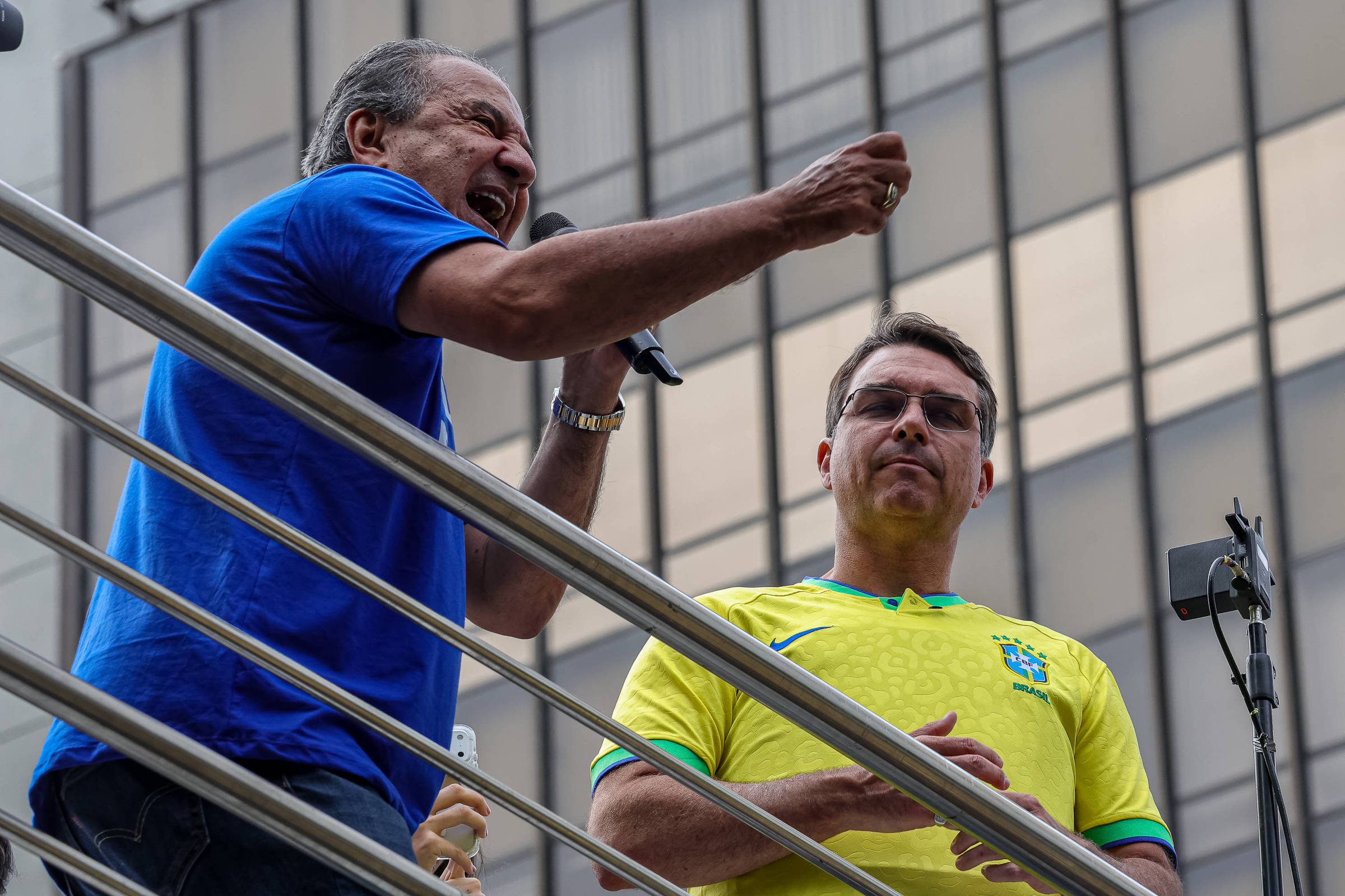 Flávio Bolsonaro se reaproxima de Malafaia, atrai novas congregações e amarra apoio evangélico