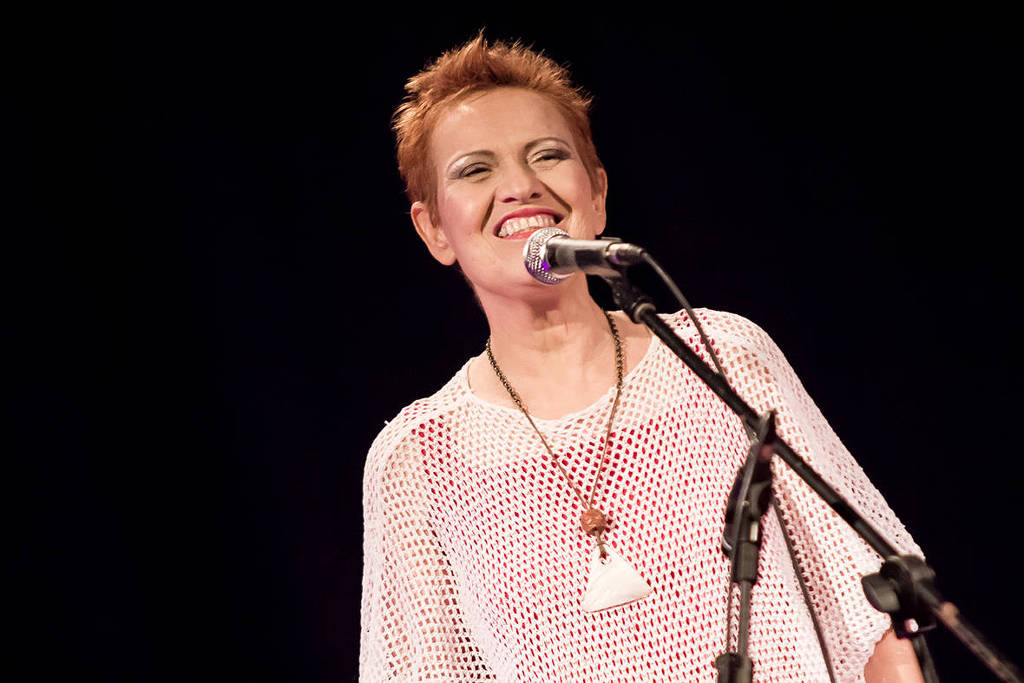 Cantora Lucina apresenta espetáculo com Alzira E no Sesc Belenzinho, em São Paulo