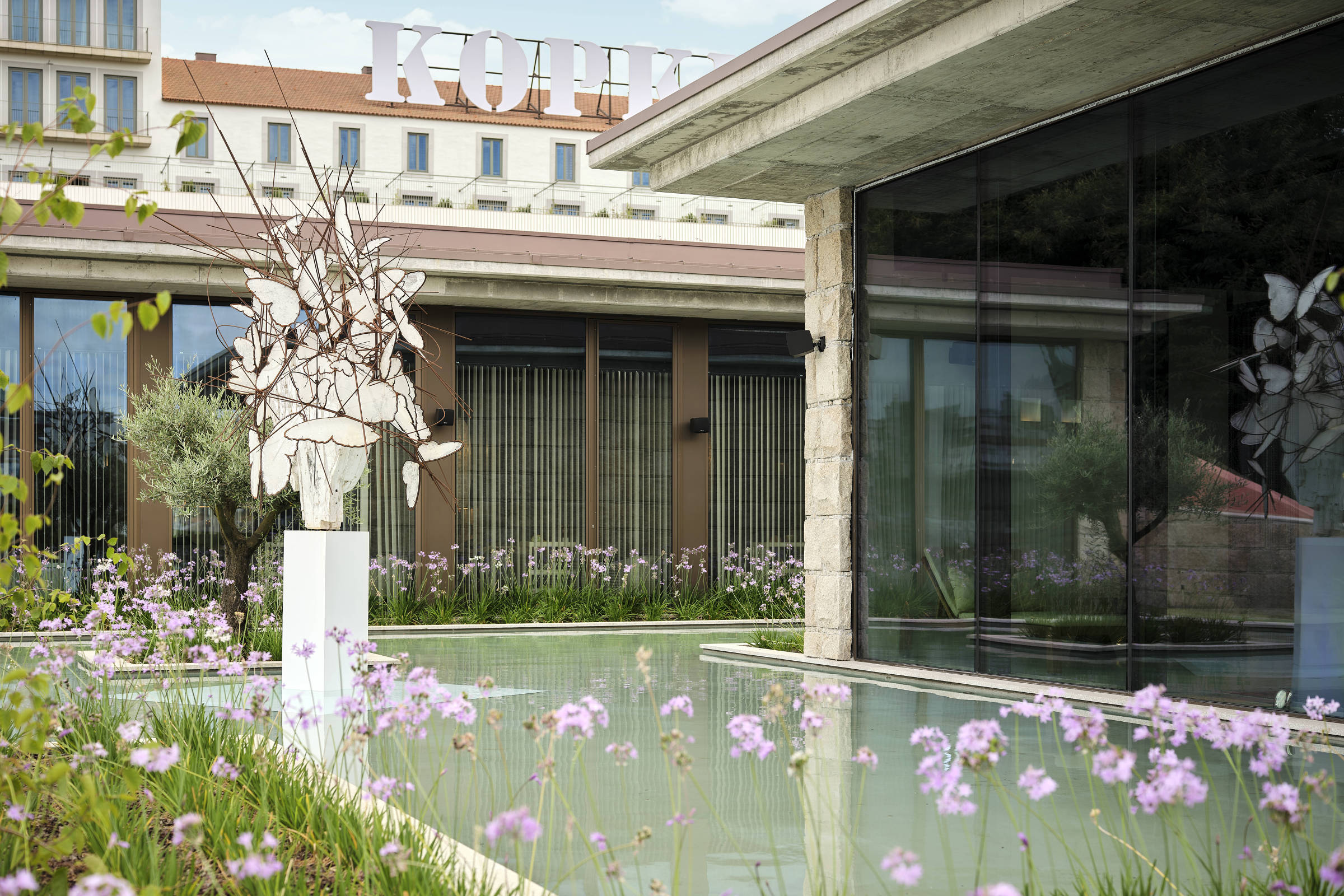 Cave histórica vira hotel de luxo à beira do Douro, em Portugal