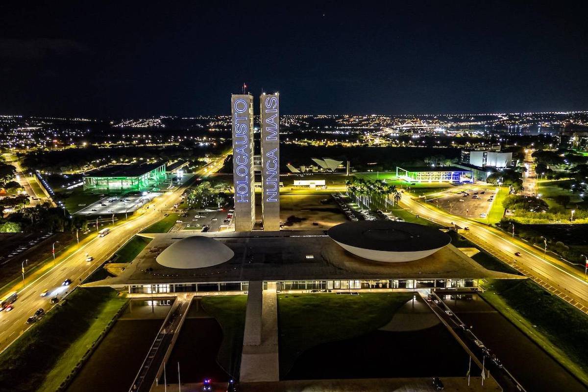 Congresso será iluminado com mensagem contra o Holocausto