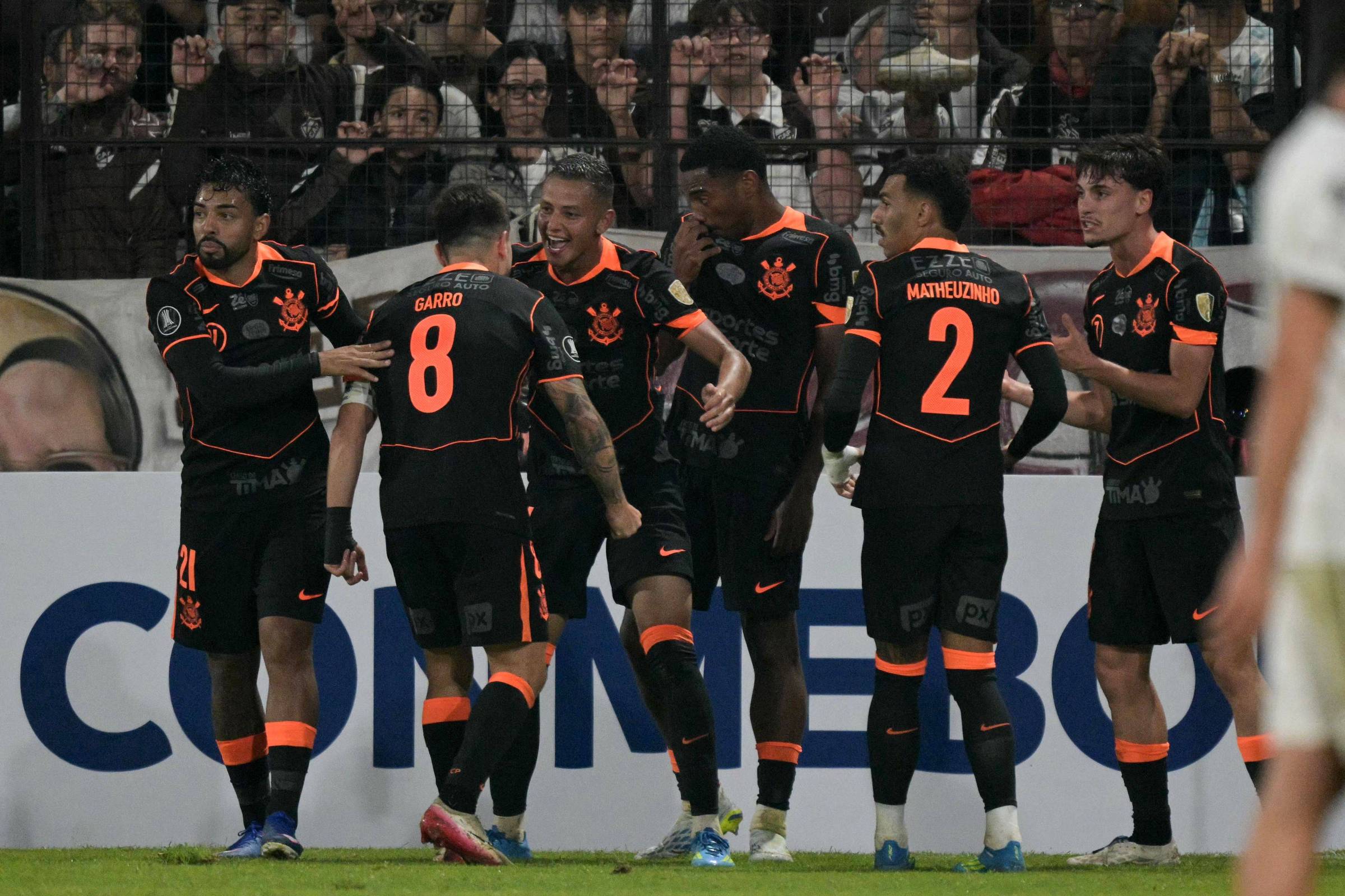 Com Diniz, Corinthians vence na estreia na Libertadores