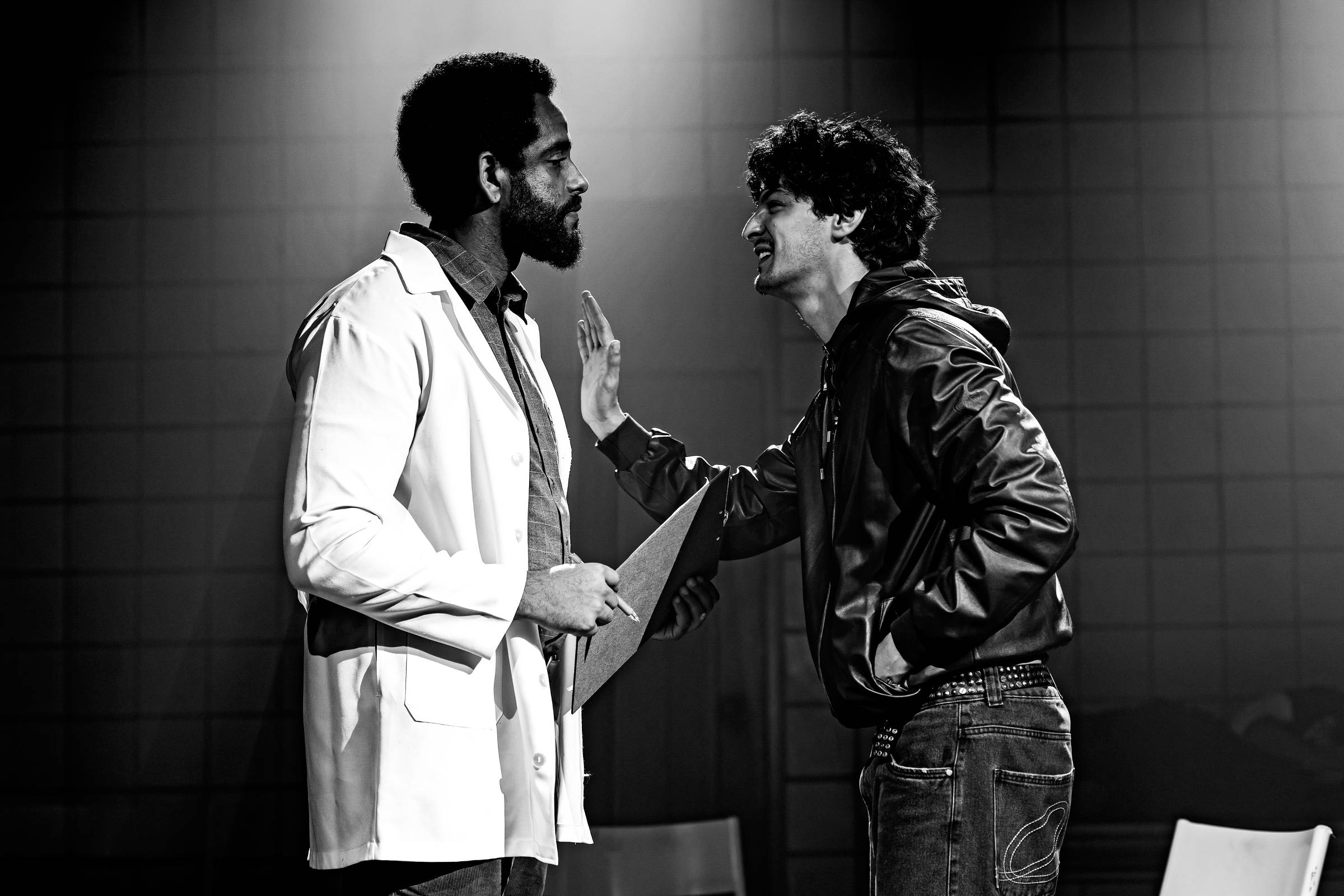 Espetáculo '#malditos16' enfrenta tabu do suicídio entre os adolescentes