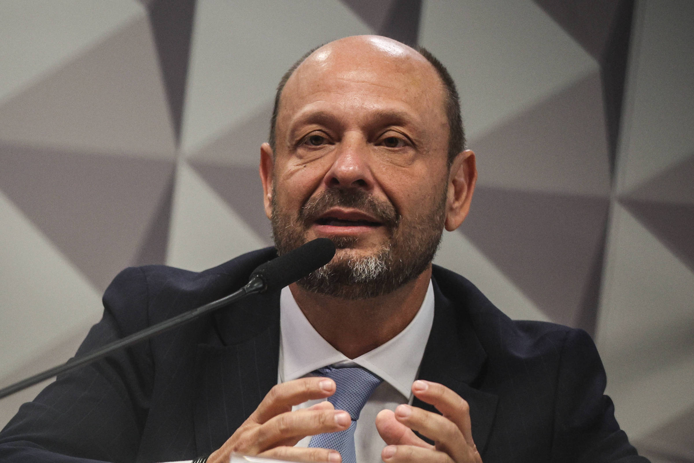 Aliados do ex-presidente do INSS dizem que demissão é fruto de acordo para destravar sabatina de Messias