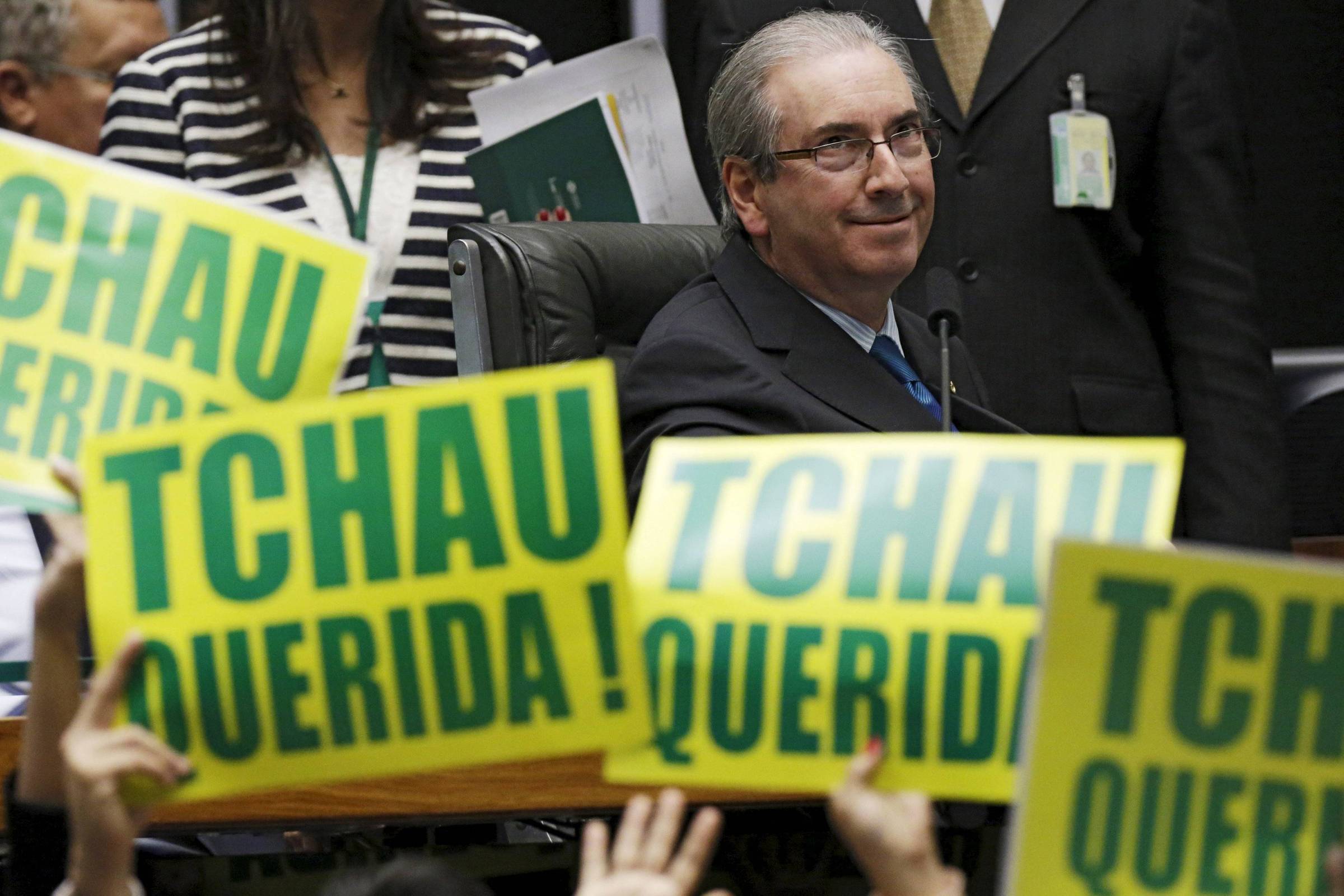 Ustra, cusparada, gângster e Tiririca: relembre 10 marcos da sessão do impeachment de Dilma