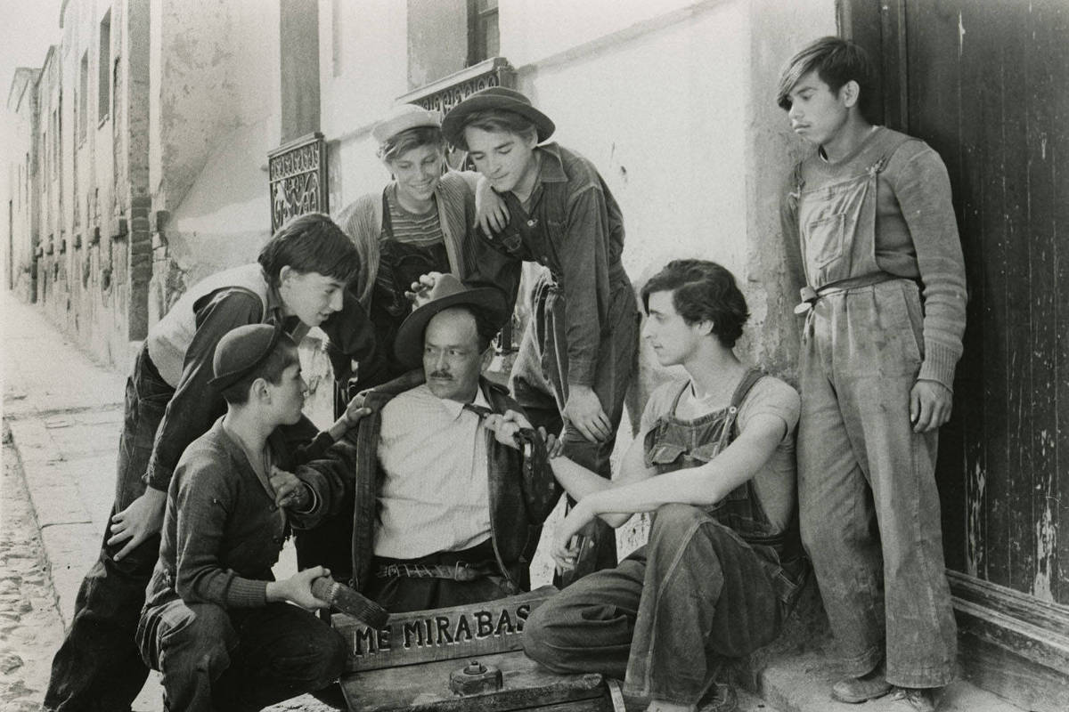 'Os Esquecidos', de Luis Buñuel, é recuperado em filme rico e formulaico