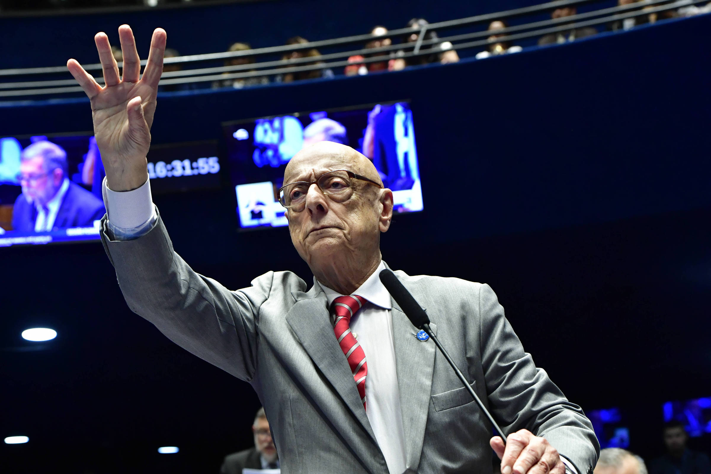 Senador diz estar contando quantos convocados por CPIs foram dispensados pelo STF