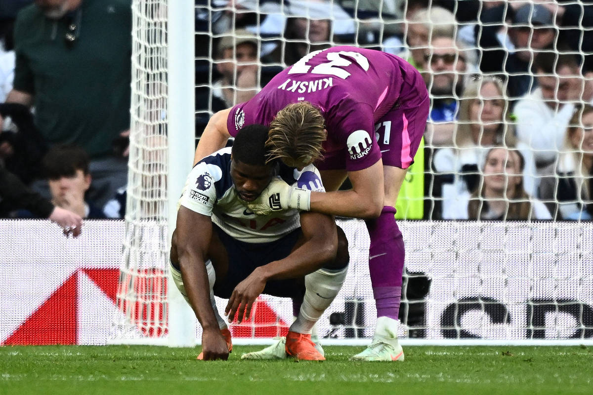 Tottenham Hotspur denuncia racismo 'vil e desumanizador' contra zagueiro