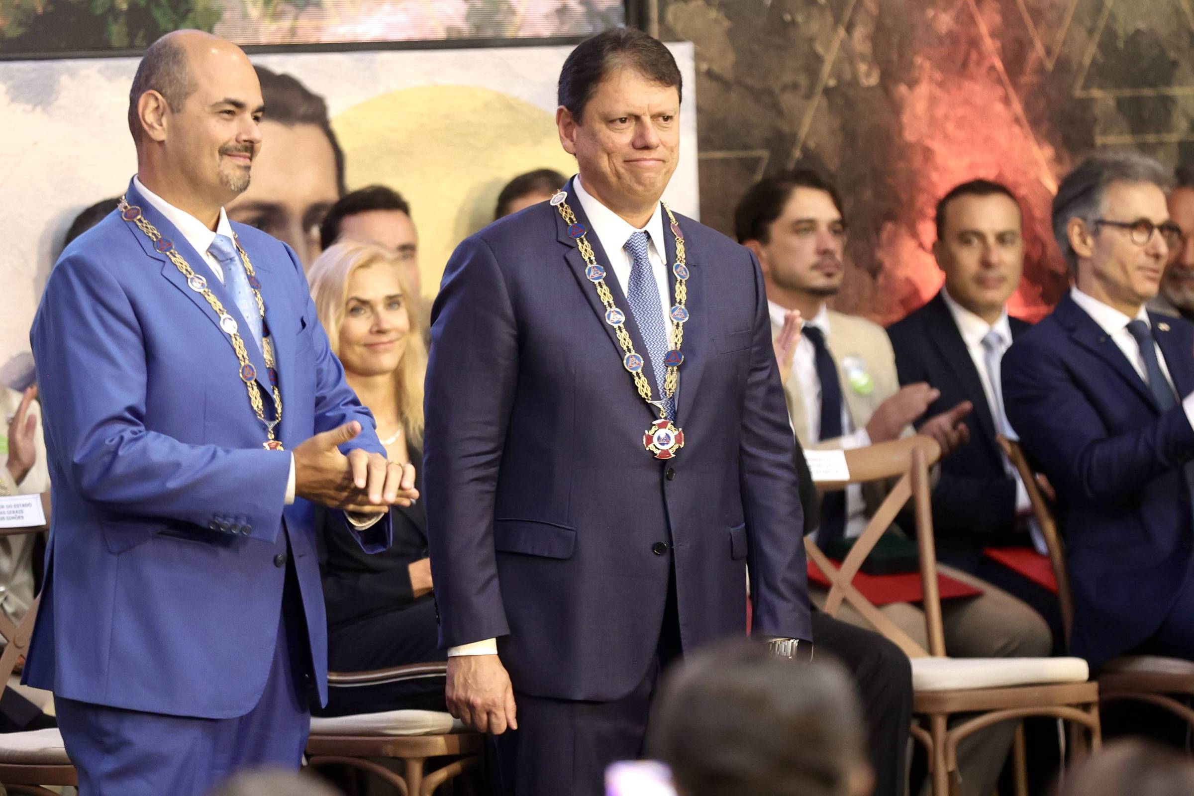 Governador de MG diz ter 'inveja branca' de Tarcísio por nomear 1ª mulher chefe da PM; veja vídeo