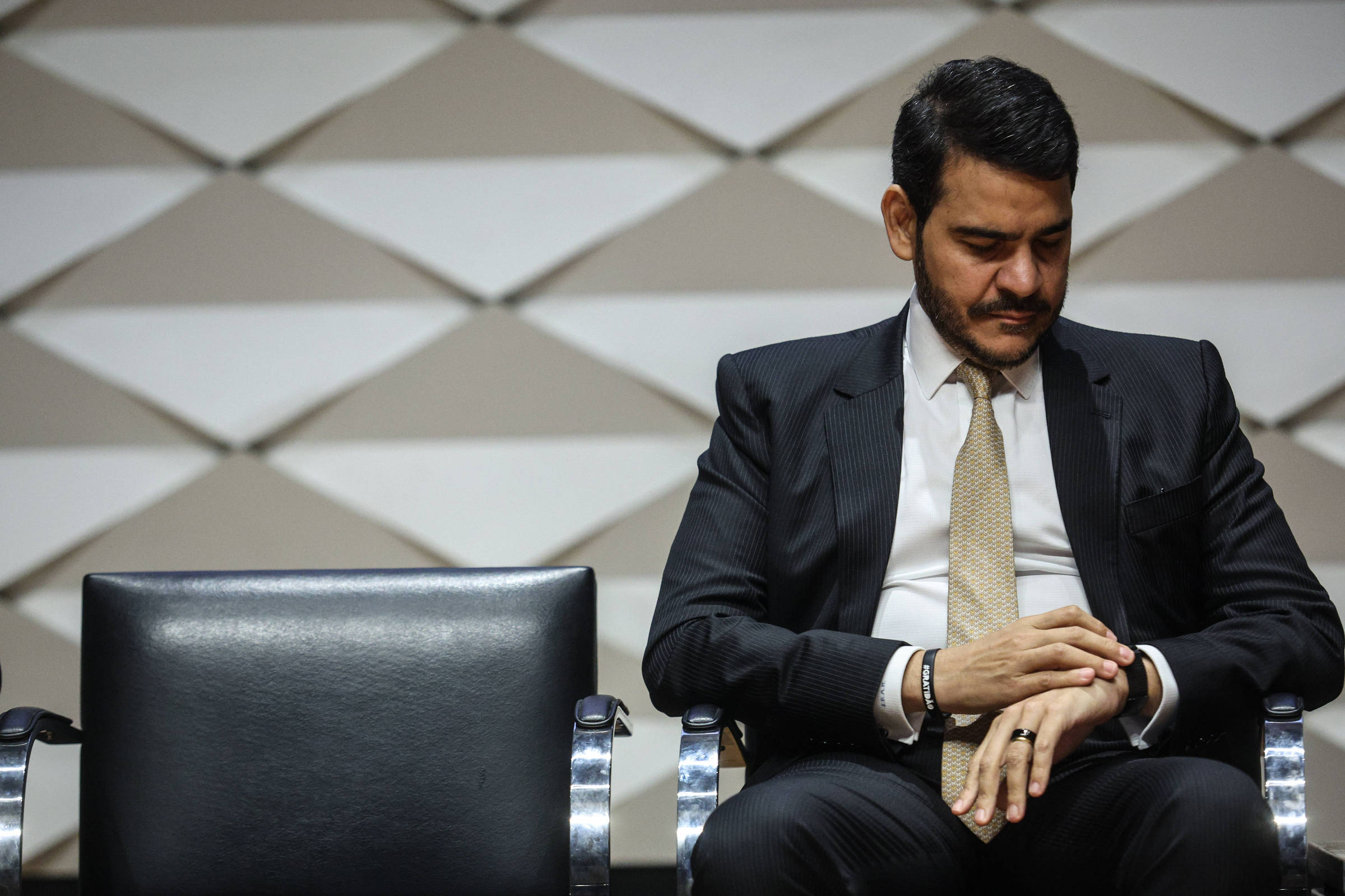 'Não tenho nada pra falar com ele, mas não sou mal-educado', diz senador sobre Messias