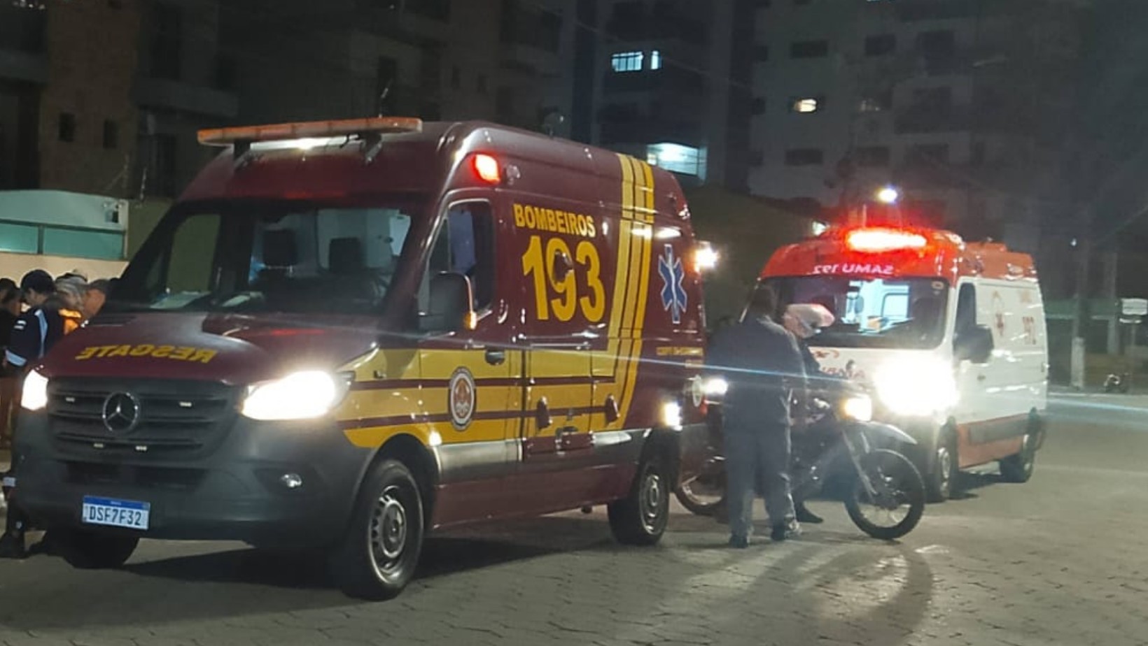 Motociclista de 21 anos morre após bater em carro estacionado em Caraguatatuba, SP
