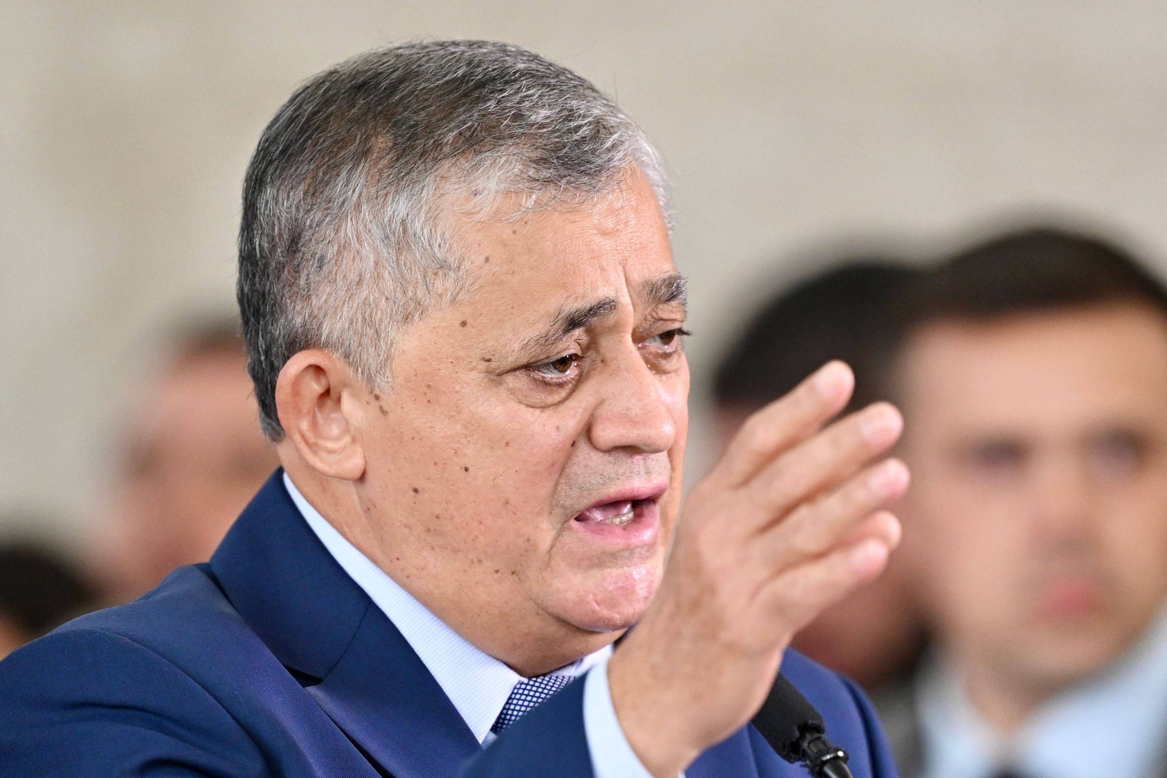 Flávio vai fazer desmonte na saúde e educação, diz ministro de Lula