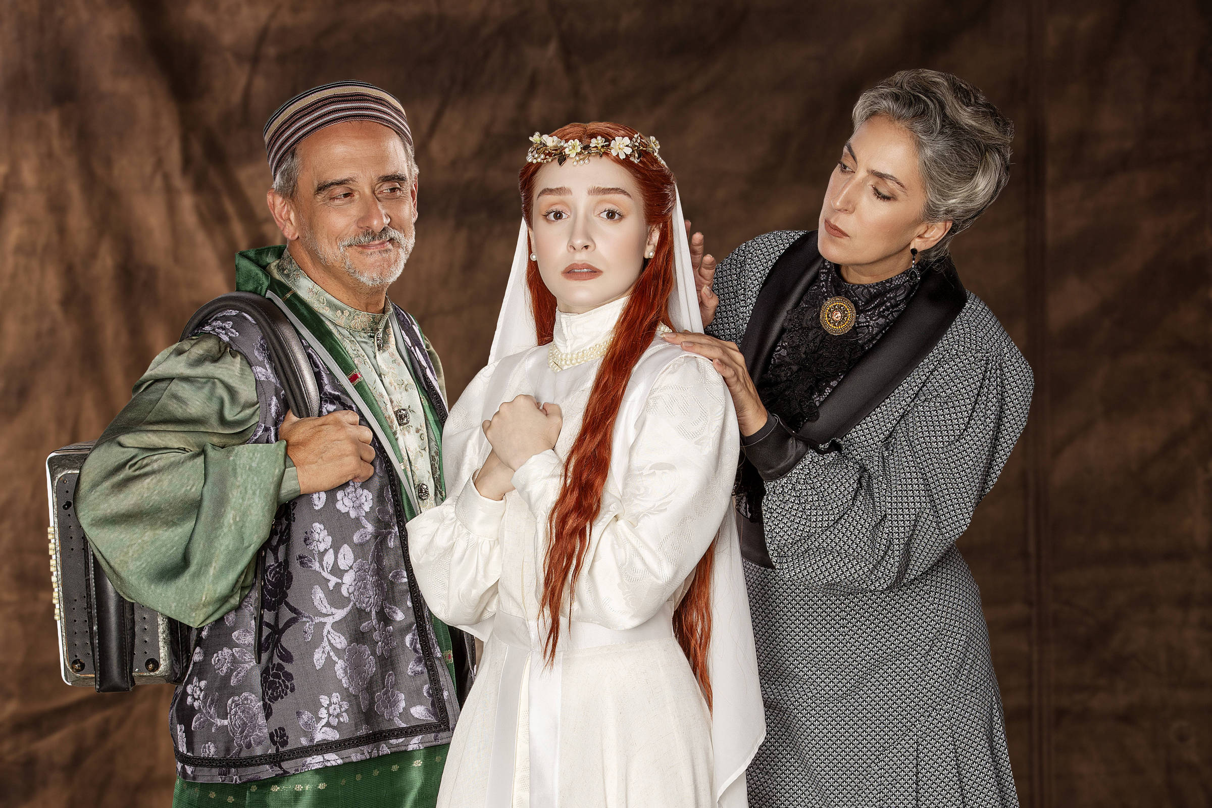 'Dibuk', versão musical de peça judaica sobre amor proibido, estreia nesta semana