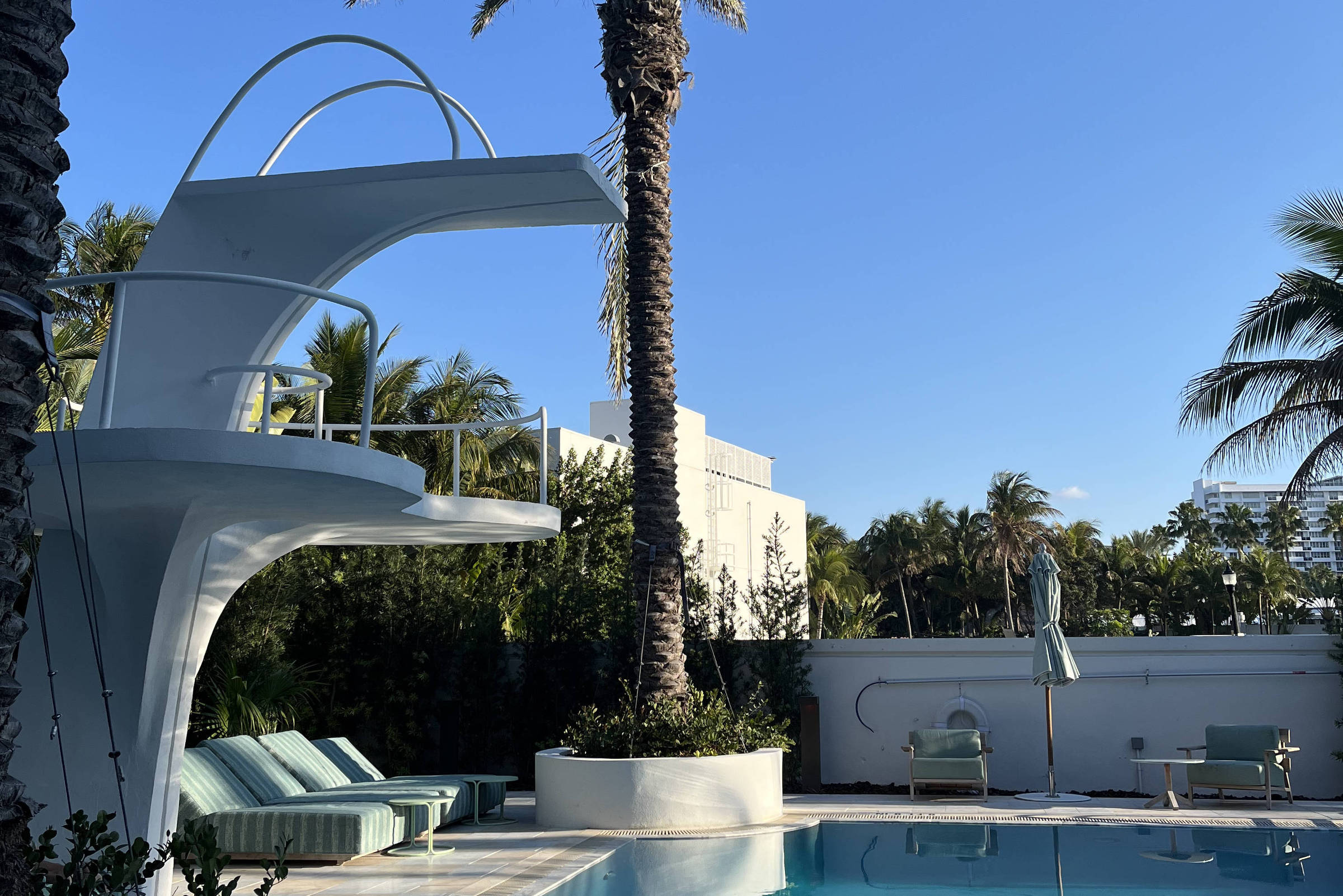 Resorts art déco de South Beach, como o Shelborne, viram hotéis de luxo