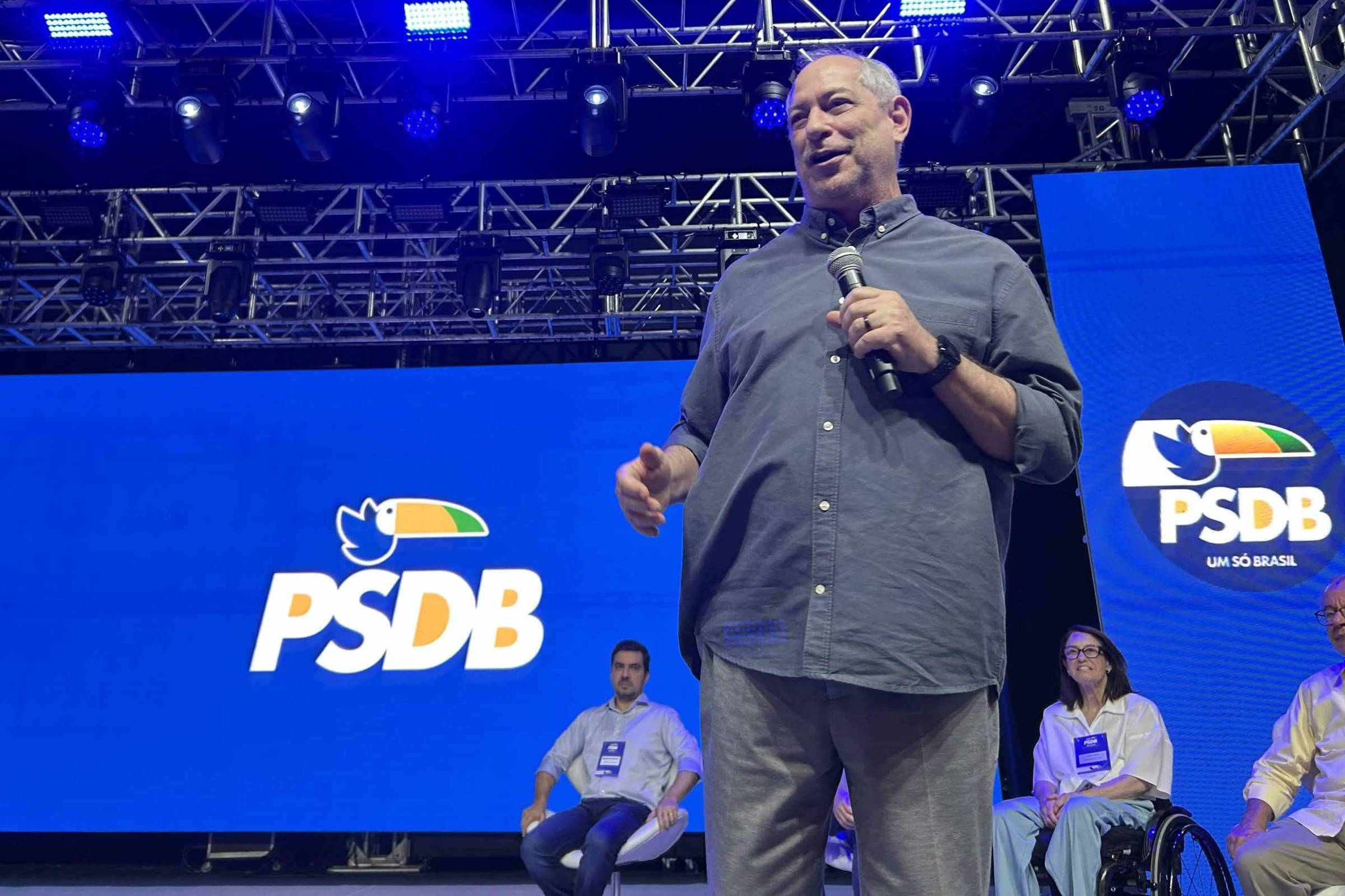 Ciro diz que, se 'tivesse juízo', não disputaria mais a Presidência, mas decidirá apenas em maio