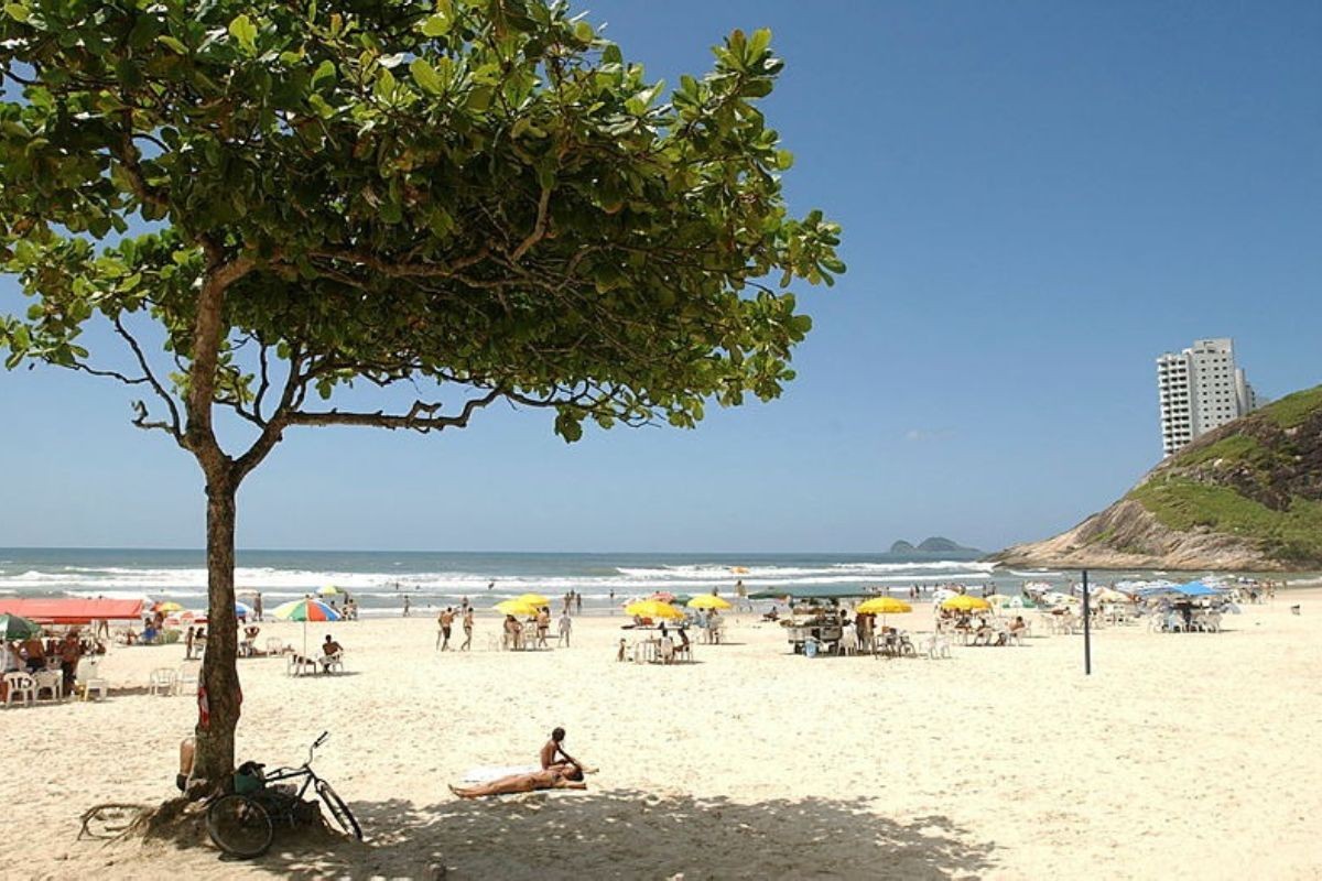 Três homens morrem afogados no mar em SP