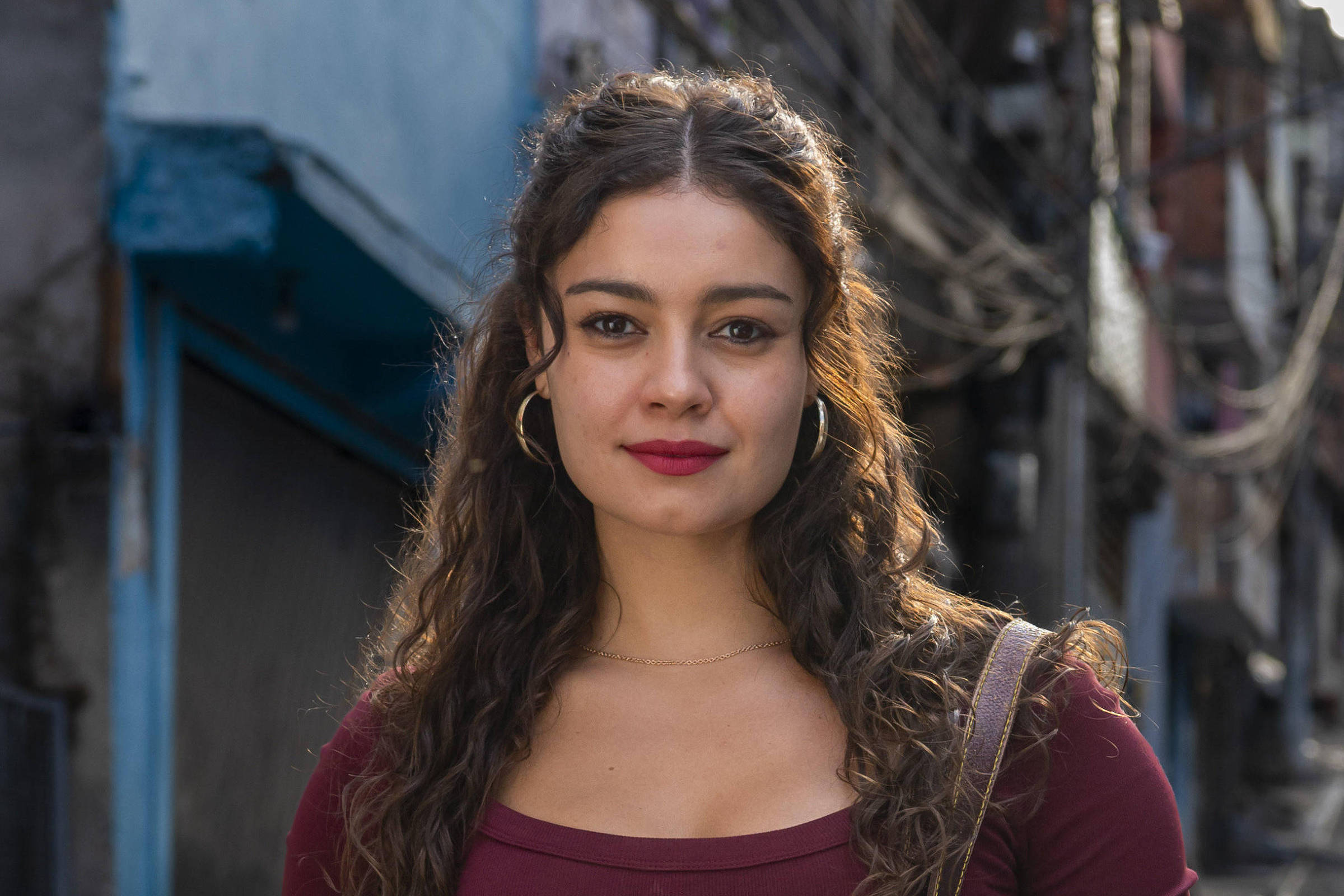 Em 'Três Graças', Gerluce conhece a neta sem saber de quem se trata