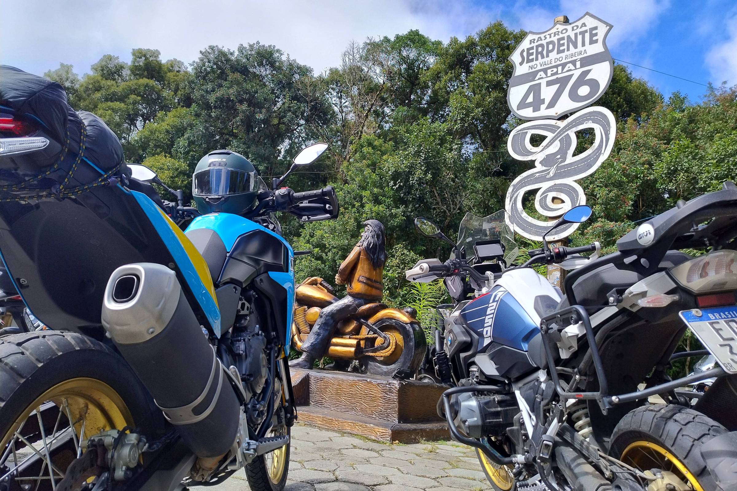 Serra da Graciosa faz sucesso entre motociclistas, que levam máquinas no trem