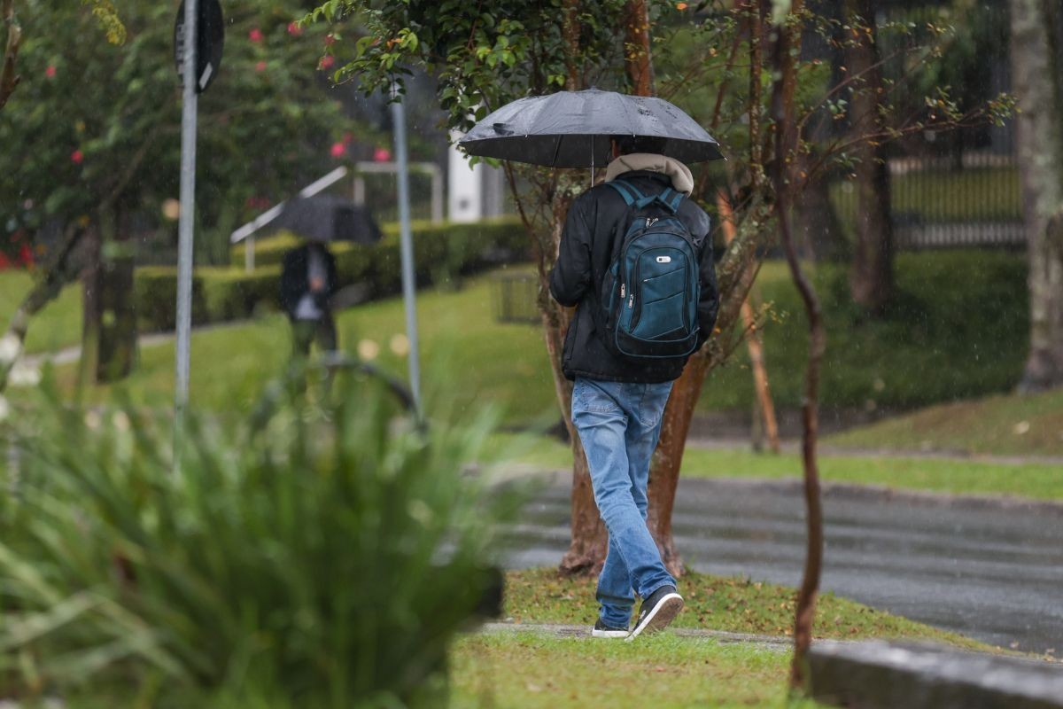 Frente fria deve trazer chuva e derrubar temperaturas no Vale e região a partir de domingo (3); veja a previsão