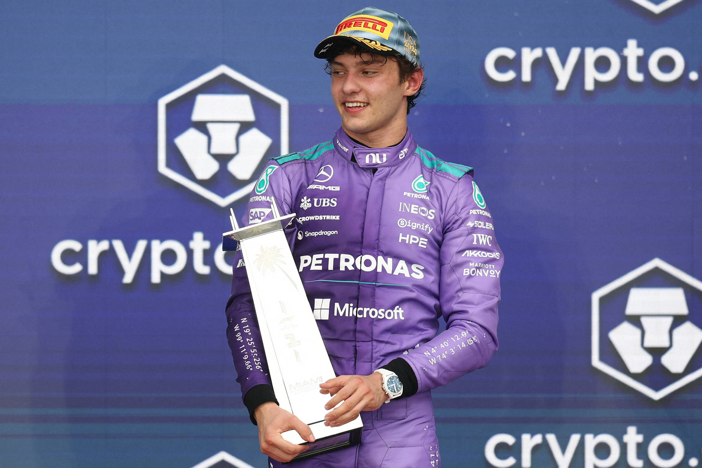 Antonelli quebra marcas, lidera F1 aos 19 anos e surpreende pela maturidade