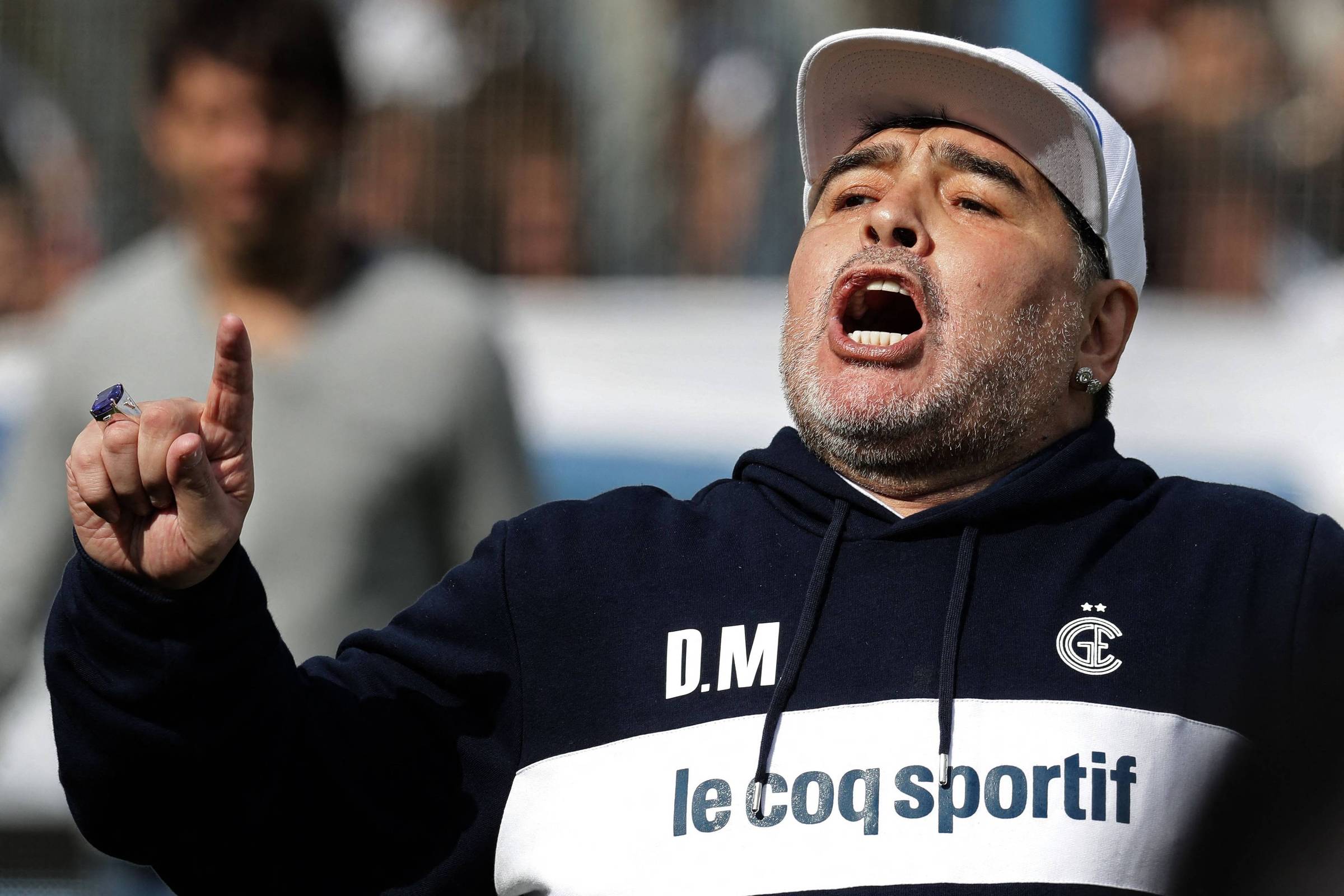 Filha de Maradona acusa ex-advogado e equipe médica de articularem plano para controlar o pai