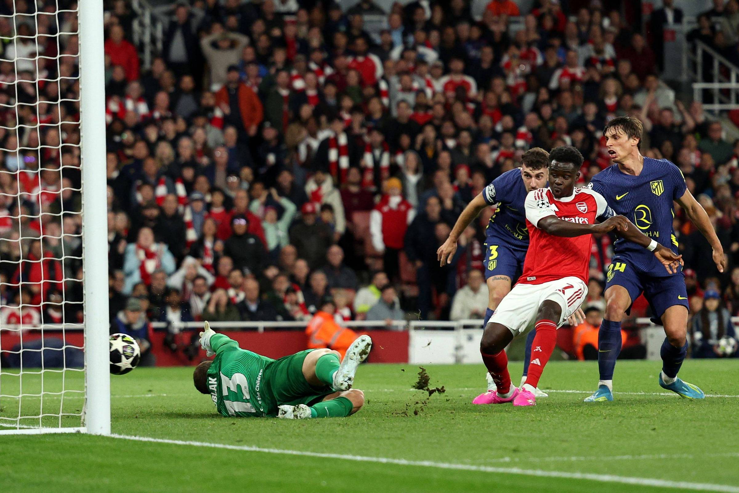 Arsenal derrota Atlético e volta à final da Champions League após 20 anos